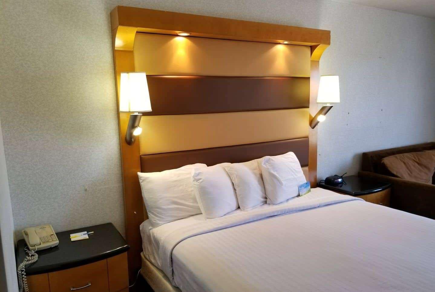 Hotel Clarion Pointe Near Casino