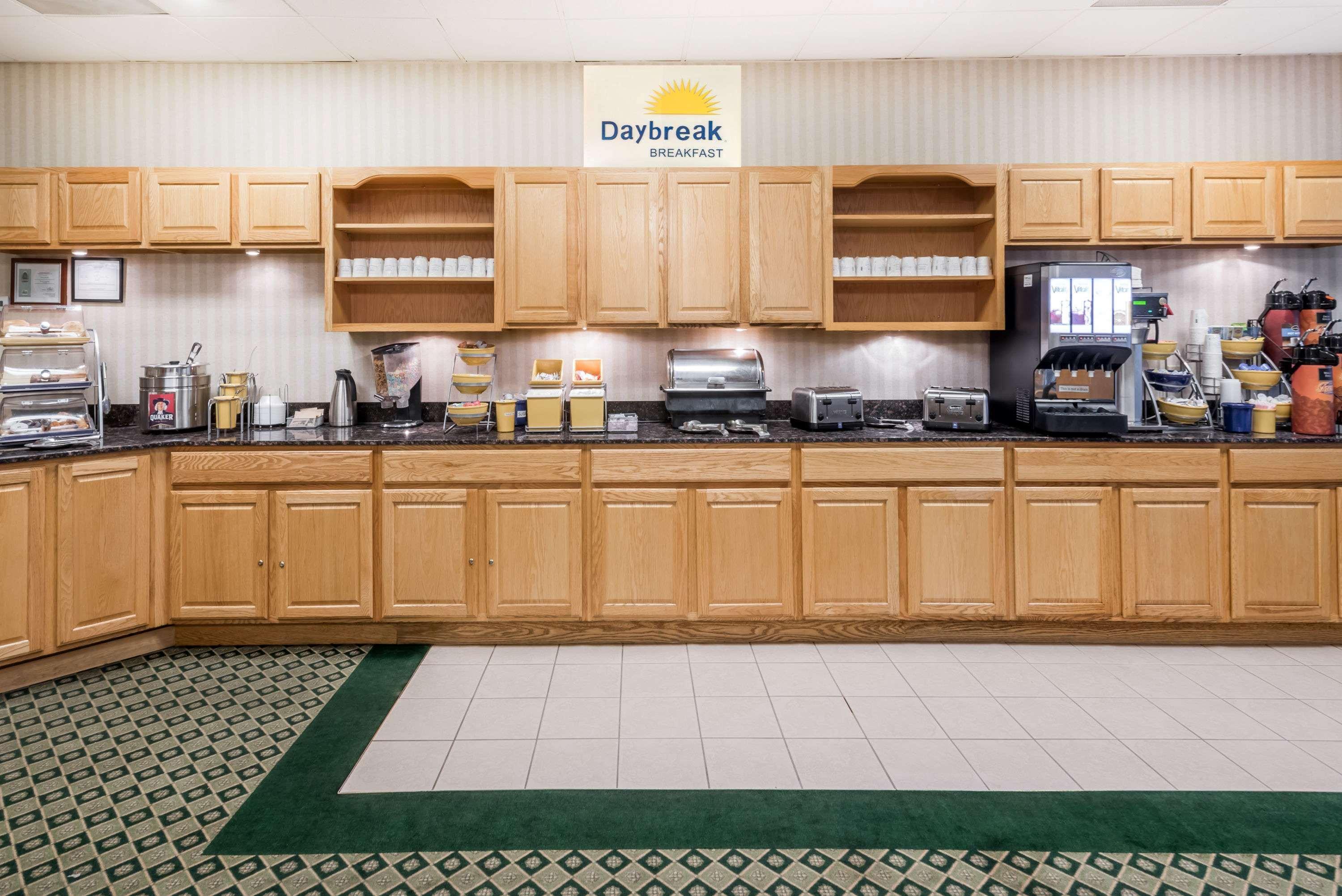 Hotel Clarion Pointe Near Casino 3*