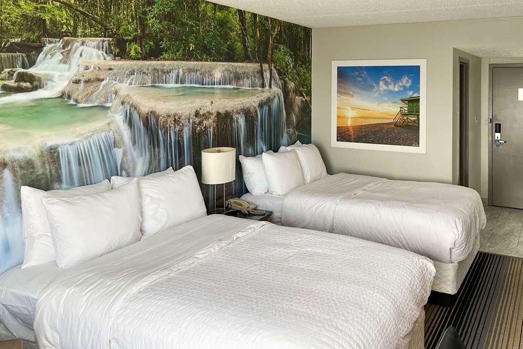 Clarion Pointe Near Casino 3*