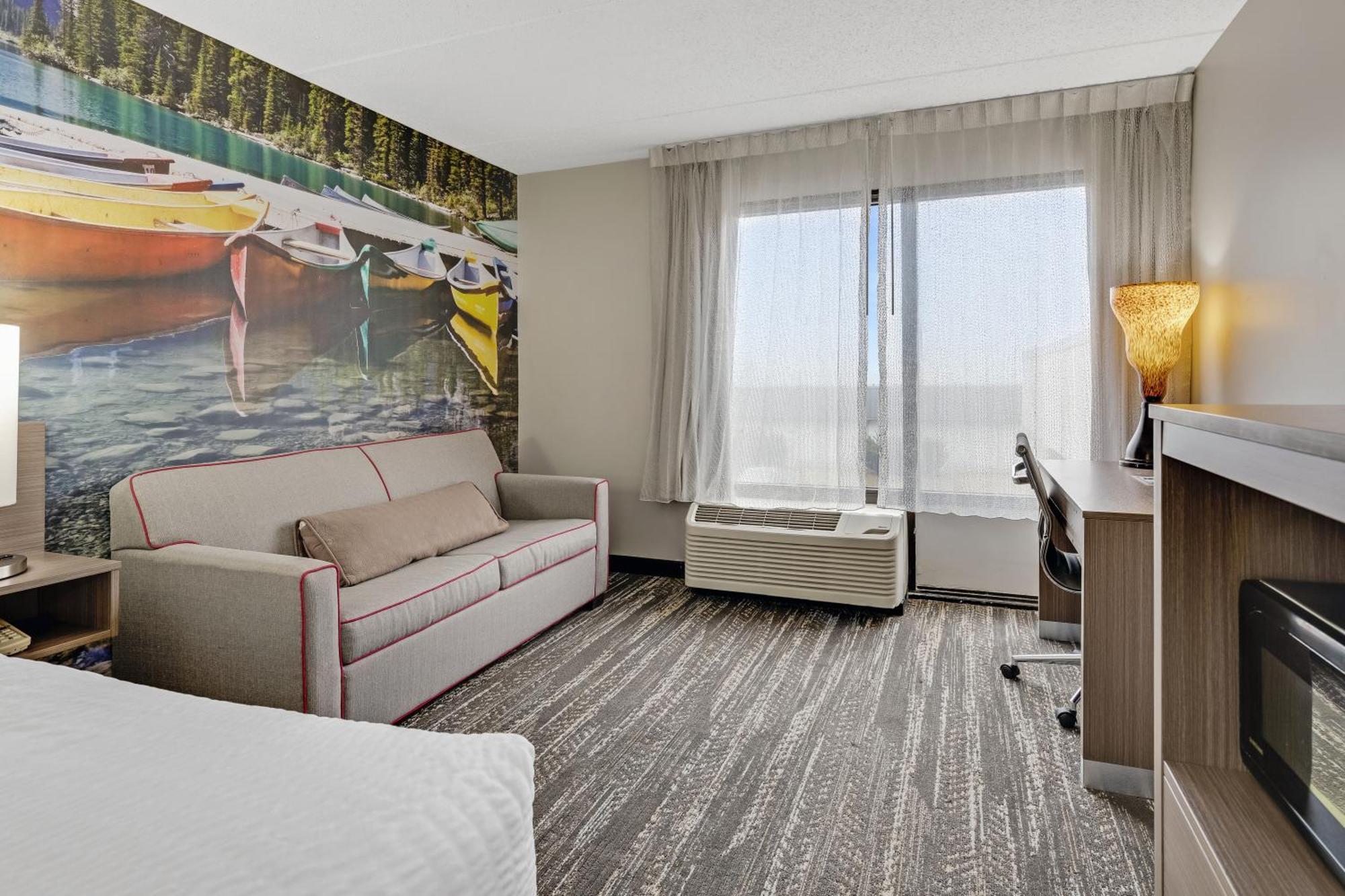Clarion Pointe Near Casino Hotel 3*