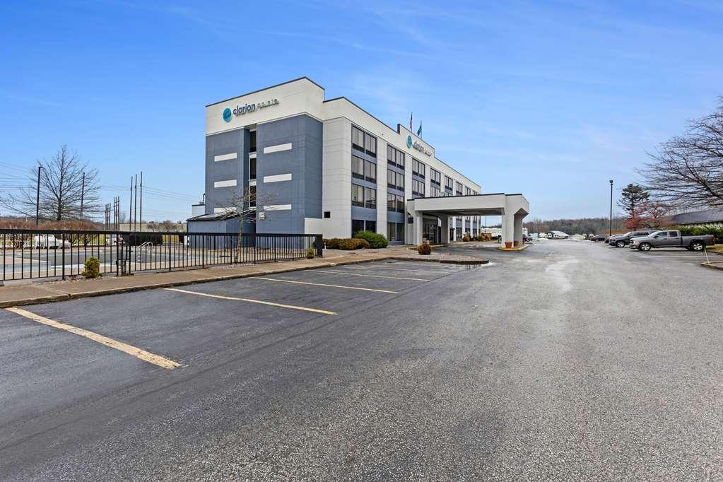 Hotel Clarion Pointe Near Casino 3*