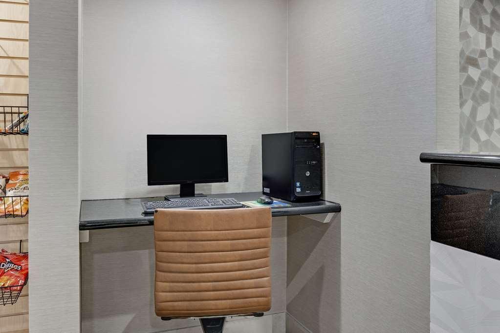 Clarion Pointe Near Casino Hotel 3*