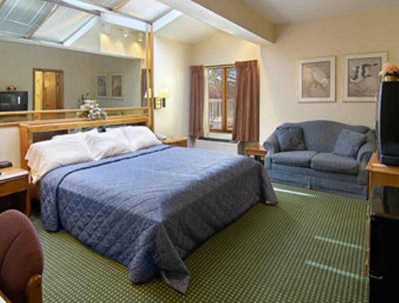 Clarion Pointe Near Casino 3* Kearsarge