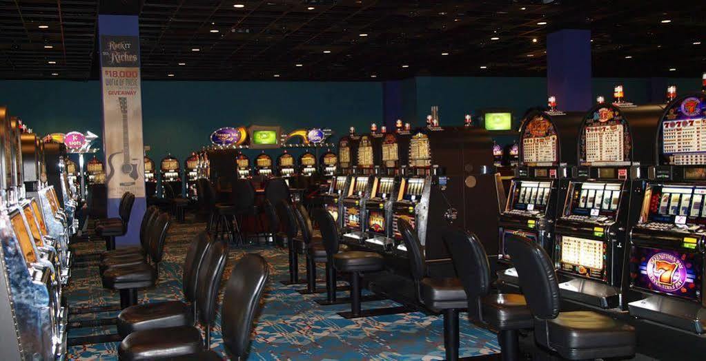 Clarion Pointe Near Casino Hotel 3*