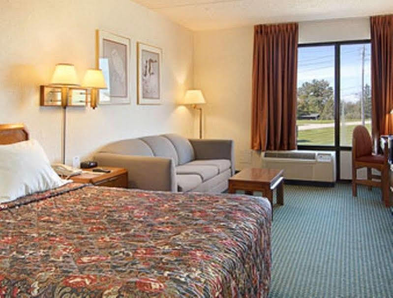 Clarion Pointe Near Casino 3*