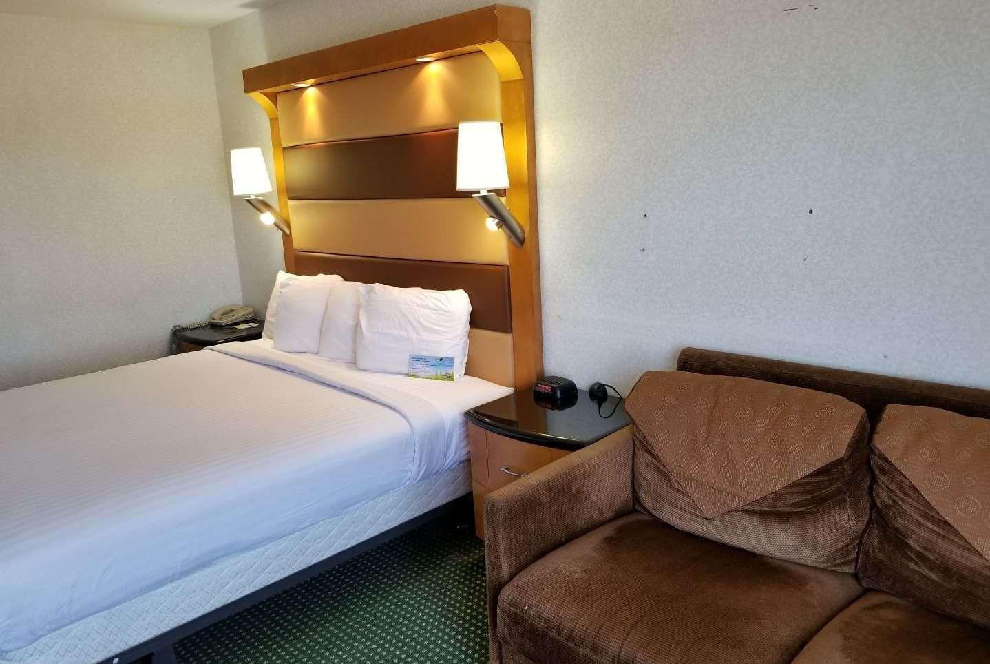 Clarion Pointe Near Erie Casino Kearsarge