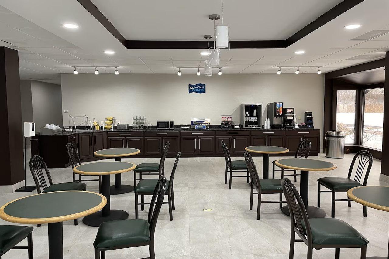 Hotel Clarion Pointe Near Erie Casino