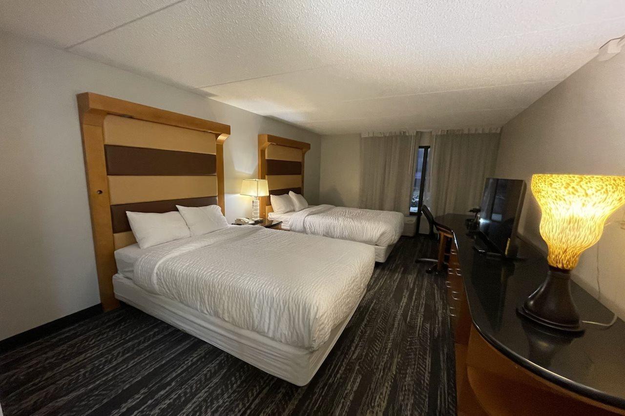Clarion Pointe Near Erie Casino 3*