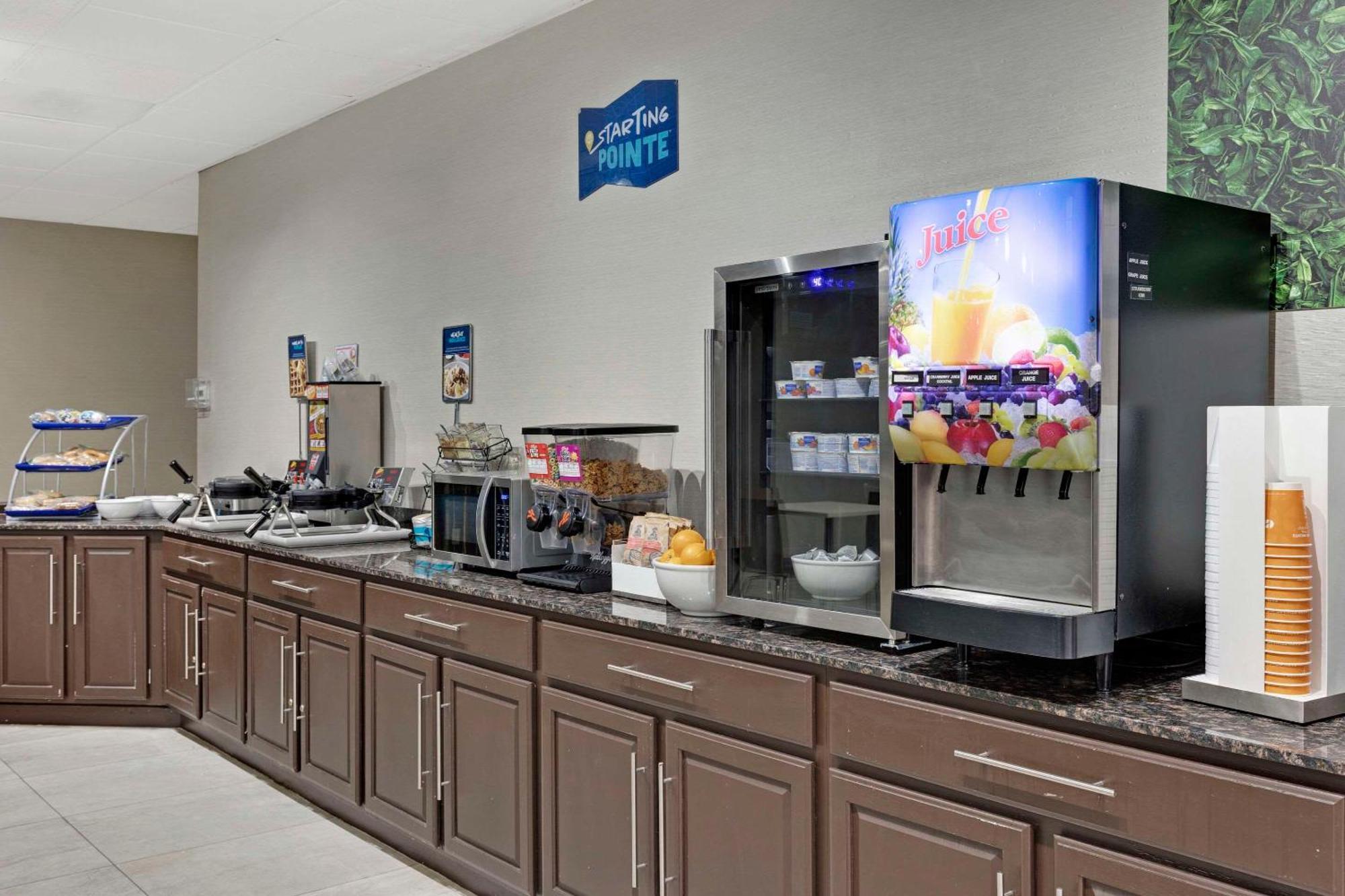 Hotel Clarion Pointe Near Erie Casino
