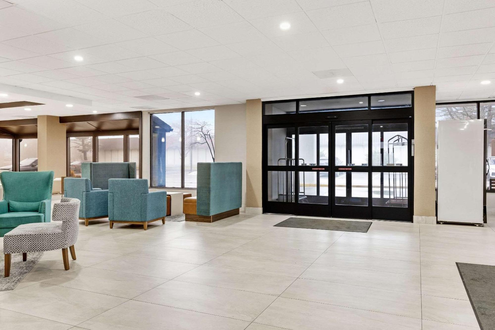 Hotel Clarion Pointe Near Erie Casino 3*