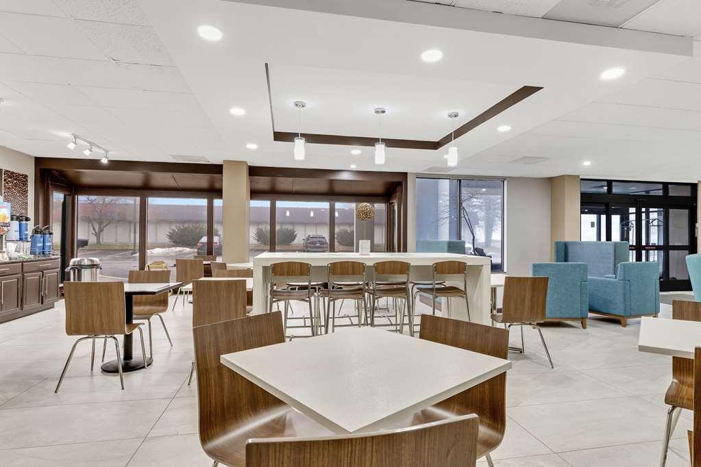 Clarion Pointe Near Erie Casino Hotel 3*