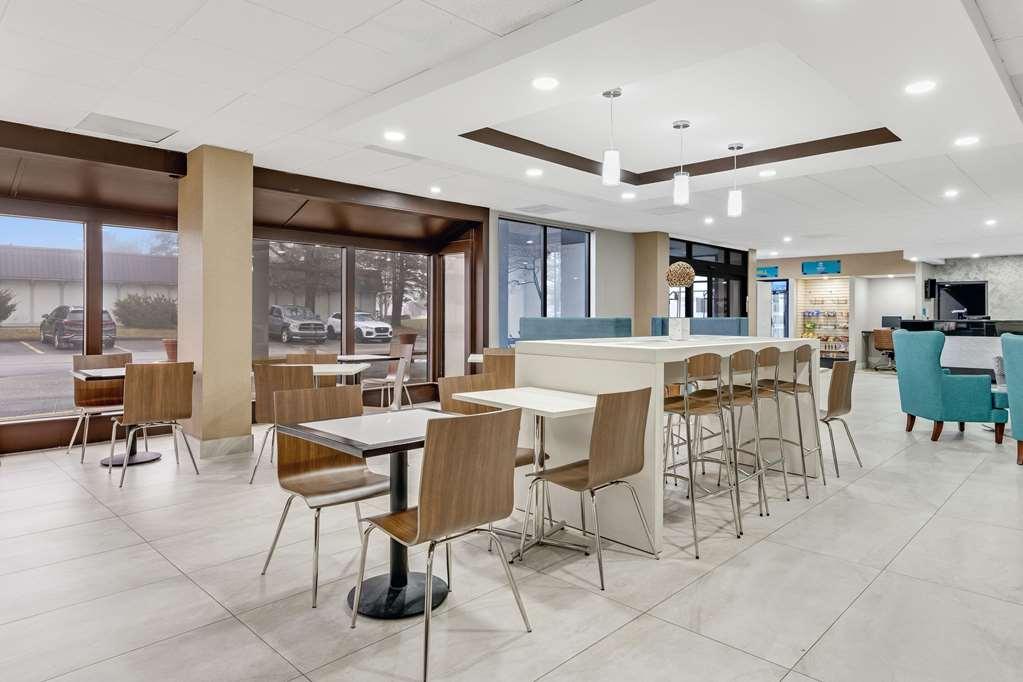 Hotel Clarion Pointe Near Erie Casino 3*