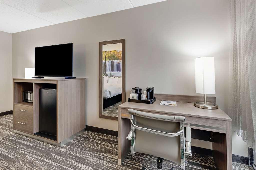 Hotel Clarion Pointe Near Erie Casino 3*