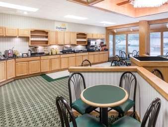 Clarion Pointe Near Erie Casino Hotel 3*