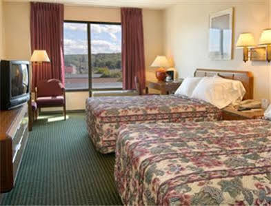 Clarion Pointe Near Erie Casino 3*