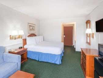 Clarion Pointe Near Erie Casino Kearsarge